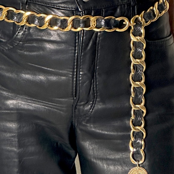 Chanel Belt - ICONIC Vintage Black Leather and Gold Chain - Picture 6 of 8